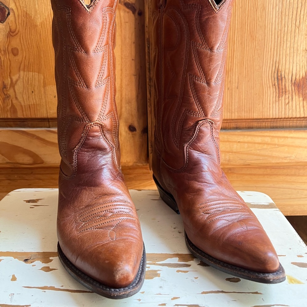 Super cute vintage (90’s) cowboy boots 🤠